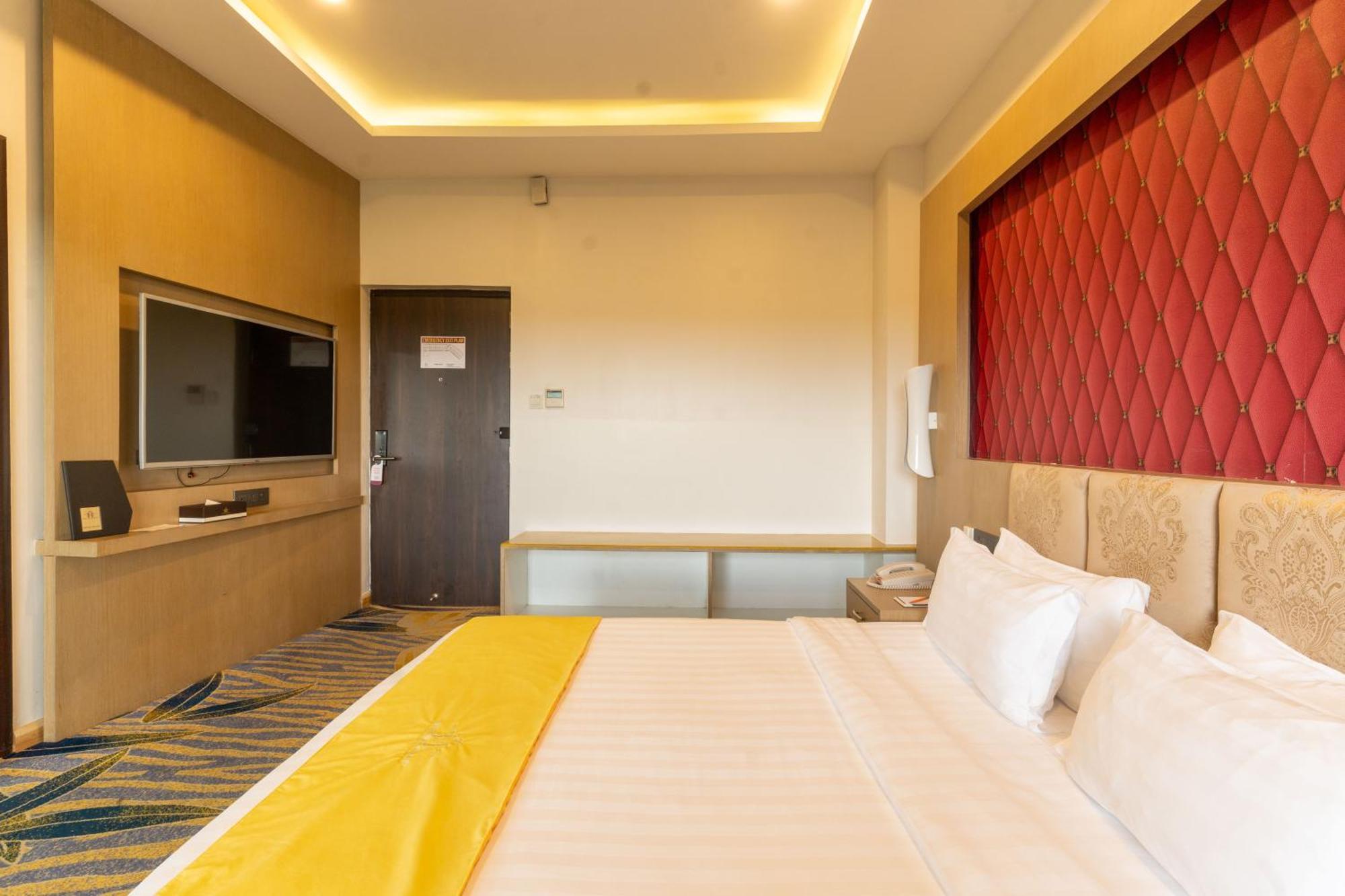 Hotel Mechi Crown Kakarvitta 外观 照片