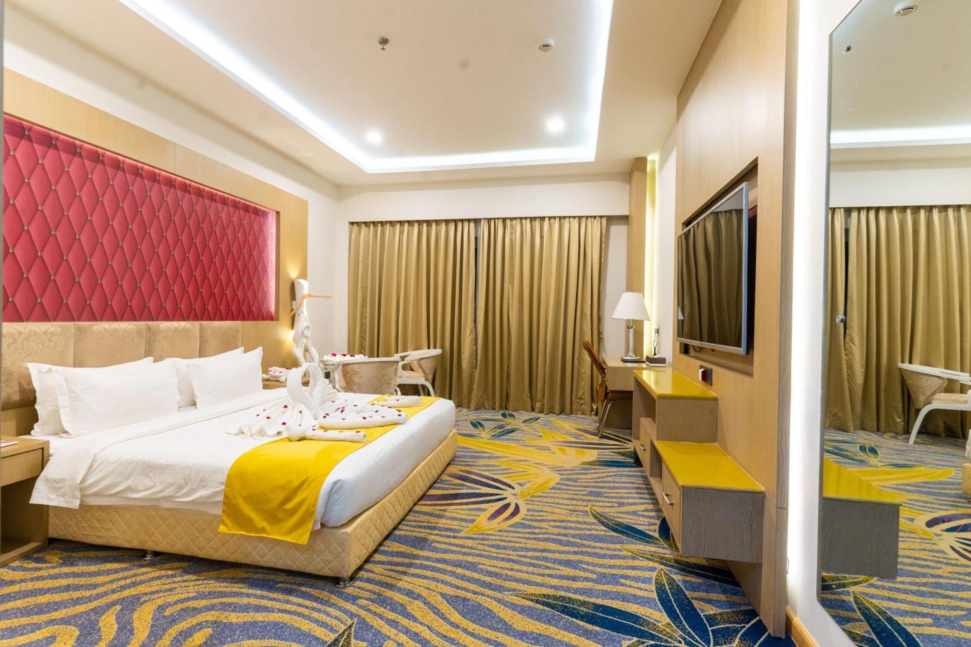 Hotel Mechi Crown Kakarvitta 外观 照片